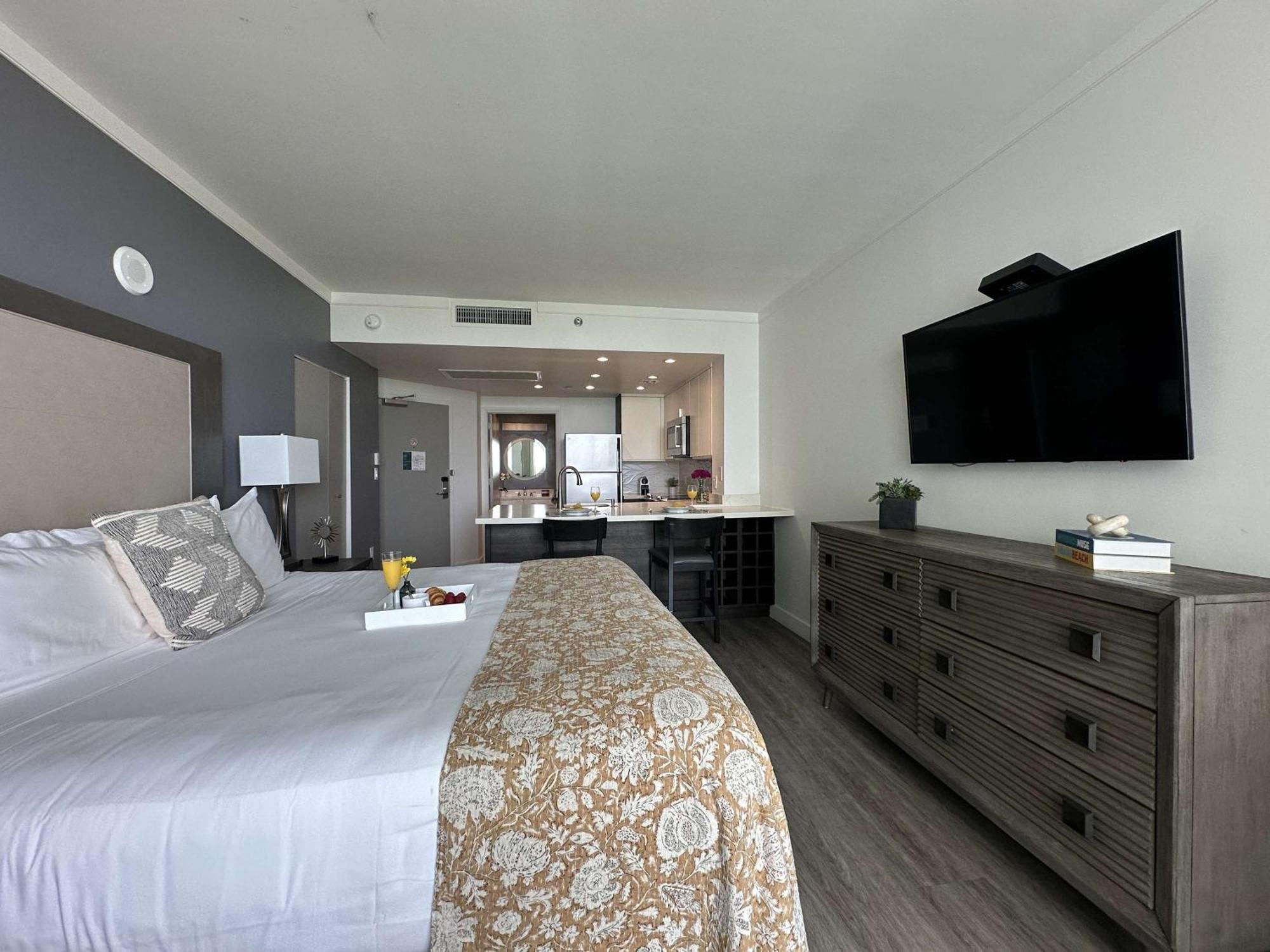 Apartment Mvr-kitchens Built For Long And Comfort *